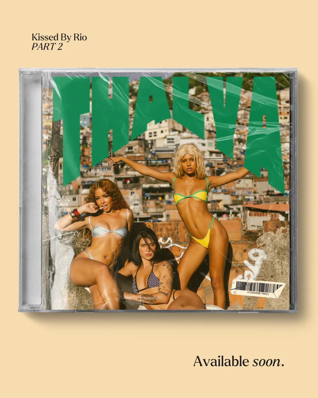 Anúncio da coleção Kissed By Rio Part 2, em mockup de capa de CD sobre fundo creme